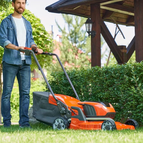 Leaf Clean-Up in Lethbridge